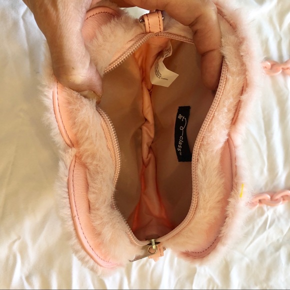 LOVER ERA Fuzzy purse - Picture 3 of 3